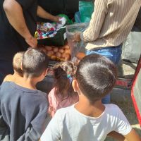 Andrei, David, Nicolas si Maria au primit alimente pentru perioada urmatoare