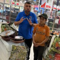 Carucioare pline cu alimente pentru Madalin si familia lui