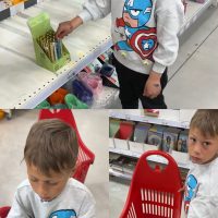 Haine noi si cateva jucarii pentru copiii Coscodar