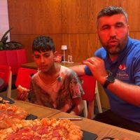 O bucurie pentru Petru Marsavela: o pizza gustoasa