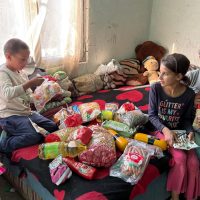 Mancare pentru Andreea, Andrei si fratii lor